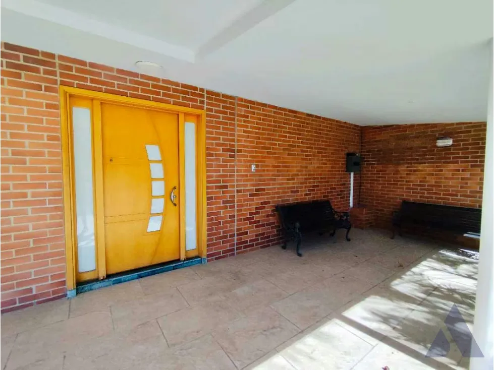 Se Vende Casa en Calle Cerrada 700m2 Prados del Este Para Actualizar - 57
