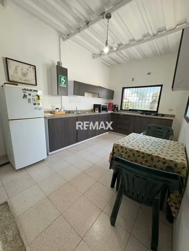 En Venta Oficinas con almacén en cabudare fácil acceso a la Av. Intercomunal - 11