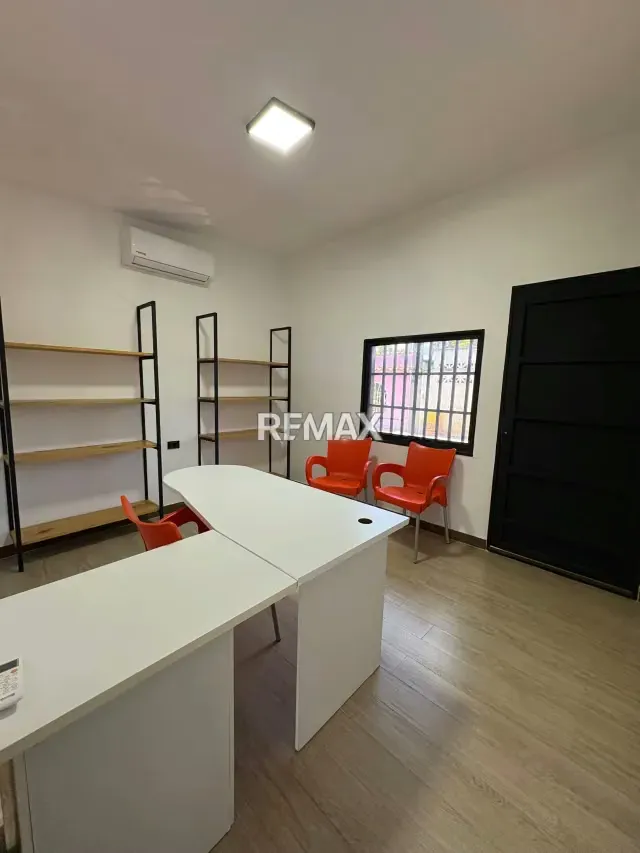 En Venta Oficinas con almacén en cabudare fácil acceso a la Av. Intercomunal - 14