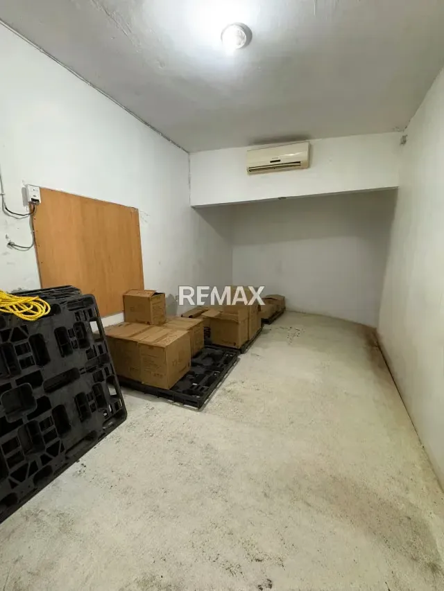 En Venta Oficinas con almacén en cabudare fácil acceso a la Av. Intercomunal - 15