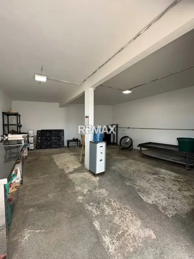 En Venta Oficinas con almacén en cabudare fácil acceso a la Av. Intercomunal - 17