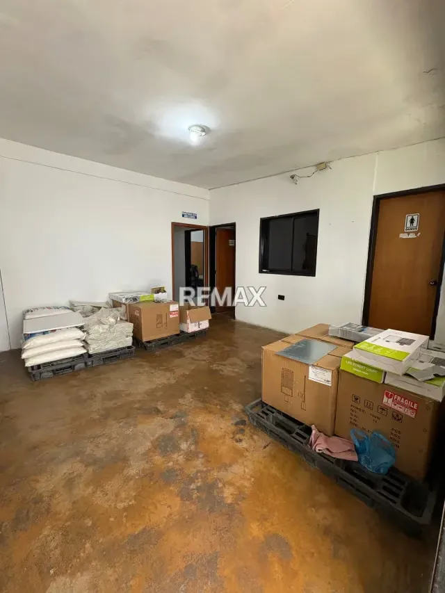 En Venta Oficinas con almacén en cabudare fácil acceso a la Av. Intercomunal - 18
