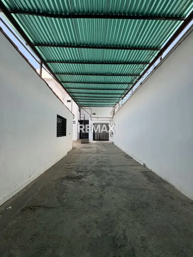 En Venta Oficinas con almacén en cabudare fácil acceso a la Av. Intercomunal - 2