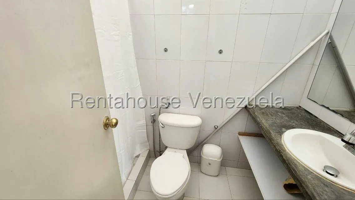 Casa (Duplex) en Alquiler en Los Naranjos del Cafetal, Distrito Metropolitano - 20