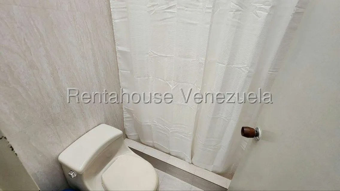 Casa (Duplex) en Alquiler en Los Naranjos del Cafetal, Distrito Metropolitano - 21