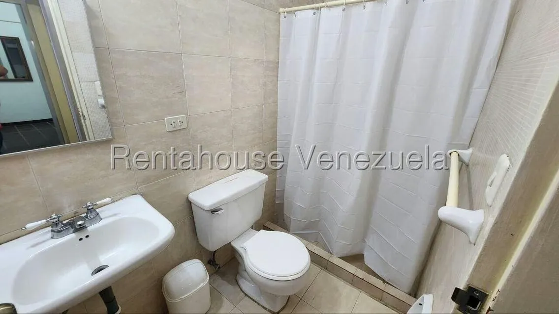 Casa (Duplex) en Alquiler en Los Naranjos del Cafetal, Distrito Metropolitano - 29