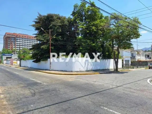 Casa Comercial en Venta en El Viñedo Valencia