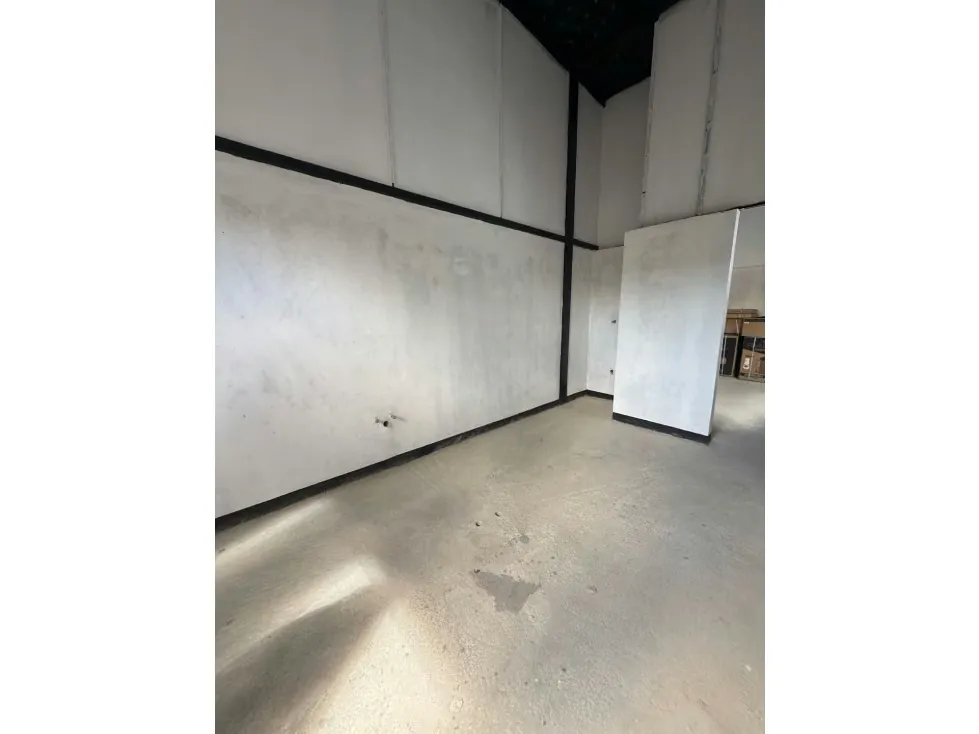 Se vende casa comercial Urb. San Román - 2