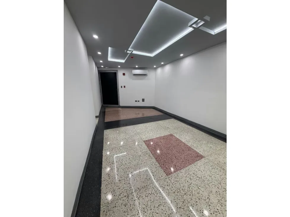 Se vende casa comercial Urb. San Román - 11