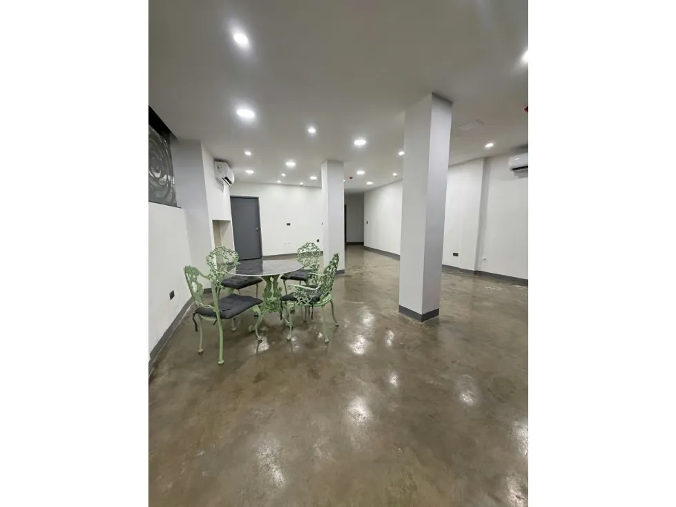Se vende casa comercial Urb. San Román - 12