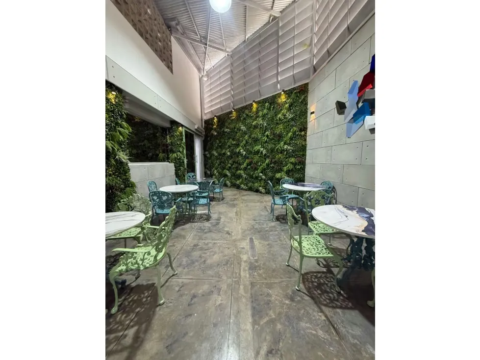 Se vende casa comercial Urb. San Román - 16