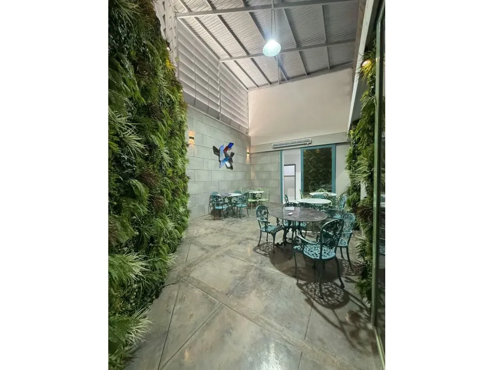 Se vende casa comercial Urb. San Román - 17