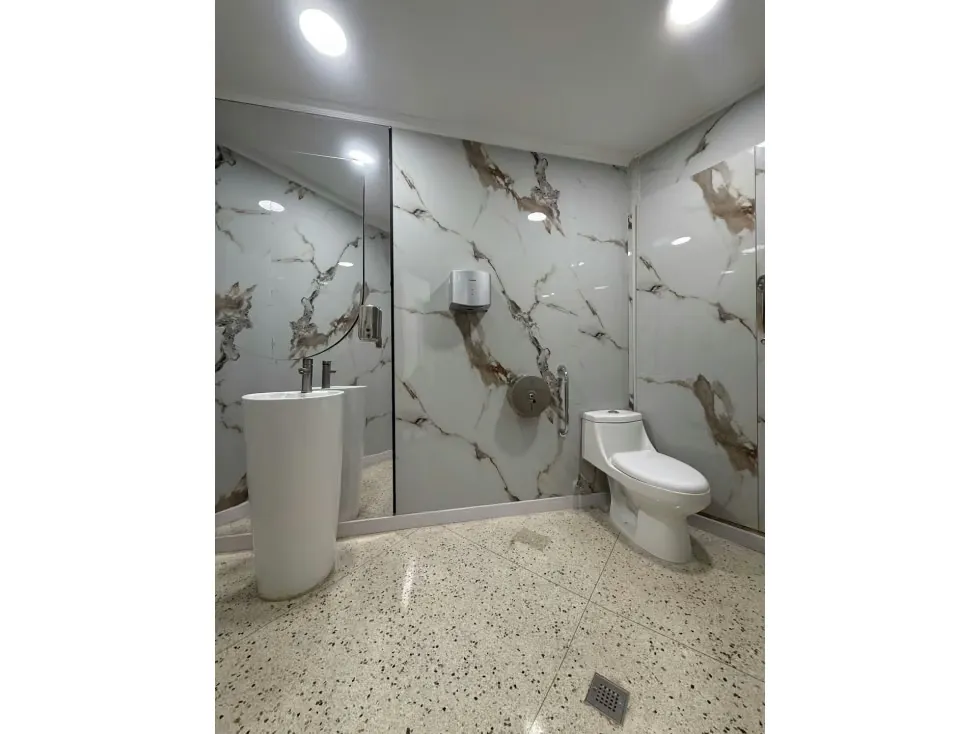Se vende casa comercial Urb. San Román - 19