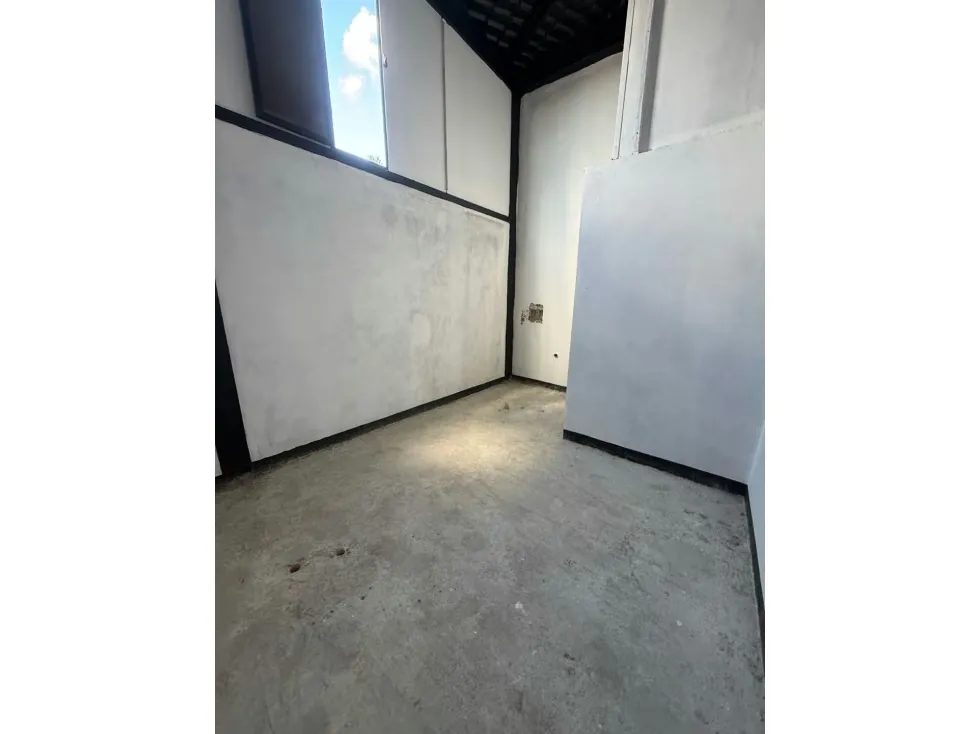 Se vende casa comercial Urb. San Román - 3