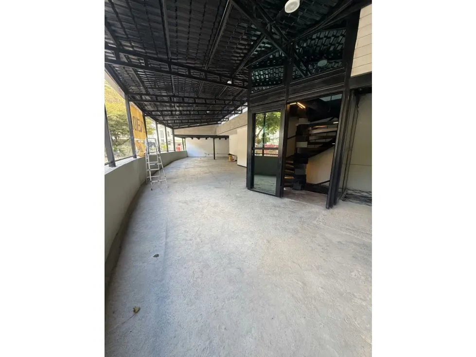 Se vende casa comercial Urb. San Román - 4