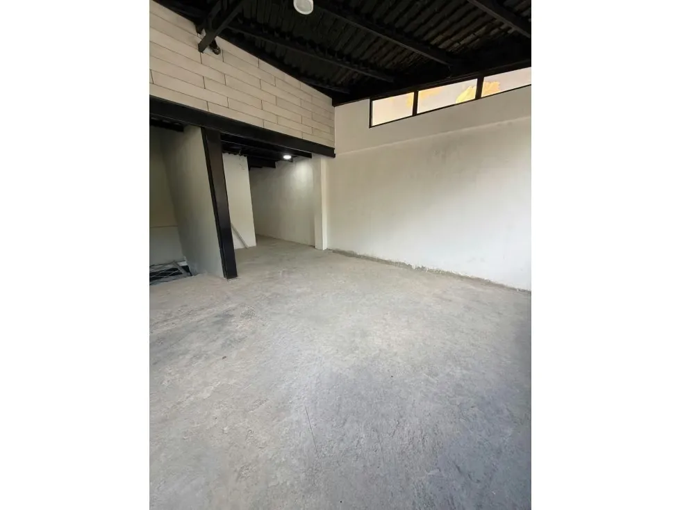 Se vende casa comercial Urb. San Román - 9