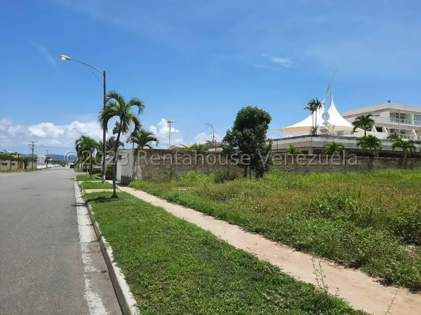 Terreno (Residencial) en Venta en Puerto Encantado, Miranda - 2