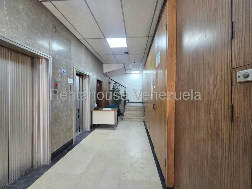 Oficina en Alquiler en Parroquia La Candelaria, Distrito Metropolitano - 3
