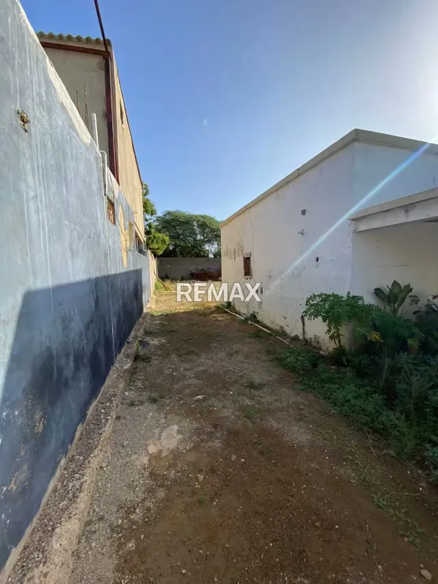 Casa en las margaritas, terreno con alto potencial - 3