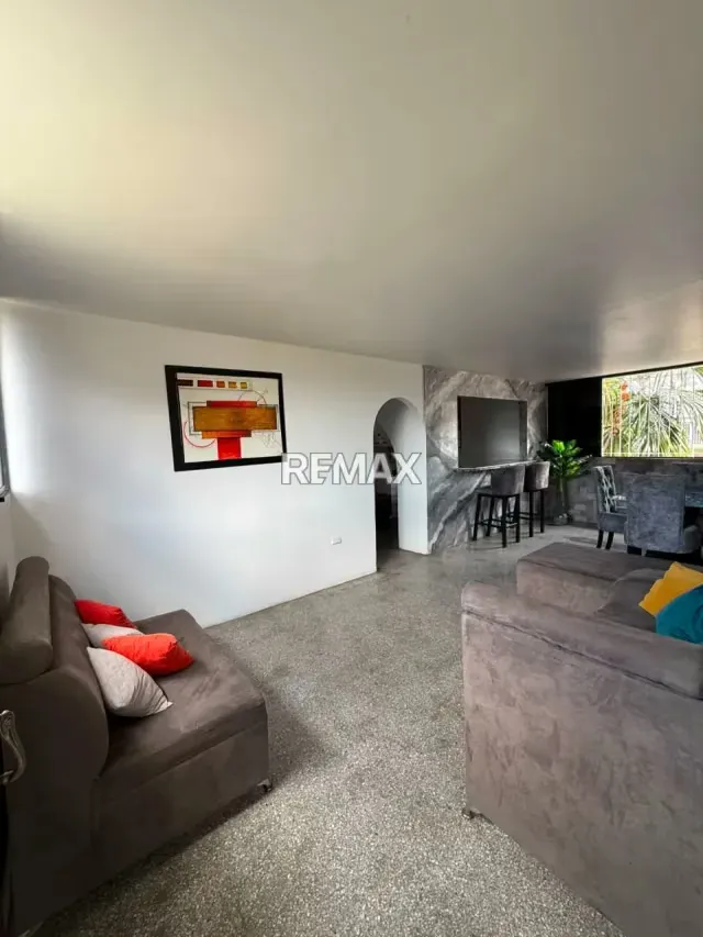 Amplio y bello Apartamento en Venta Ubicado en piso 2 Bloque 12 de la Urbanización la Beatriz Valera. - 5
