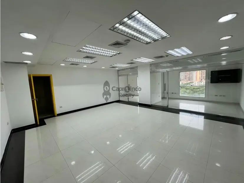 Oficina / Consultorio en alquiler en C.C. Cristal Naguanagua