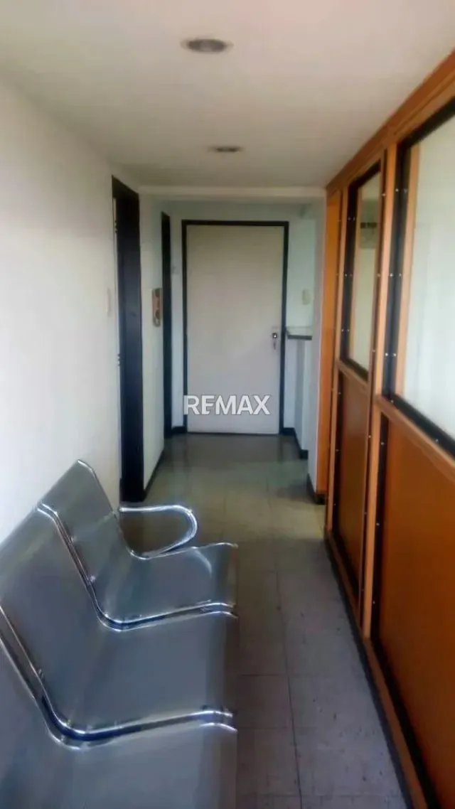 Ofrezco en Venta Oficina Torre Residencial Suite 123, Av. Bolivar Norte. V - 14