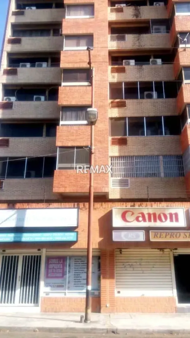Ofrezco en Venta Oficina Torre Residencial Suite 123, Av. Bolivar Norte. V - 15