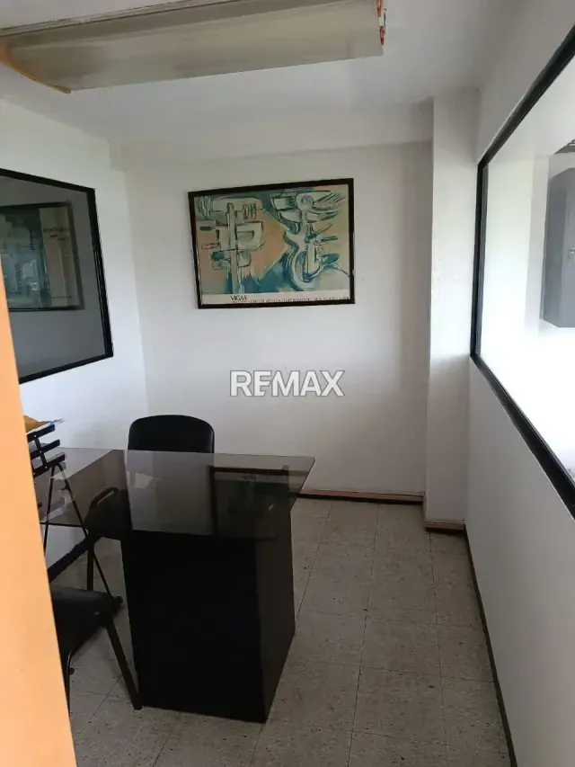 Ofrezco en Venta Oficina Torre Residencial Suite 123, Av. Bolivar Norte. V - 3
