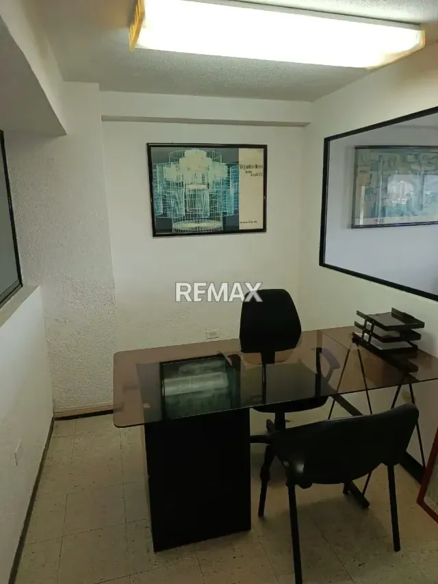 Ofrezco en Venta Oficina Torre Residencial Suite 123, Av. Bolivar Norte. V - 4