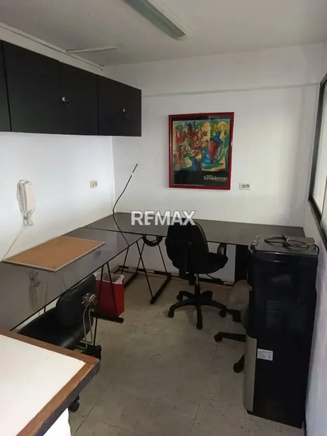 Ofrezco en Venta Oficina Torre Residencial Suite 123, Av. Bolivar Norte. V - 5