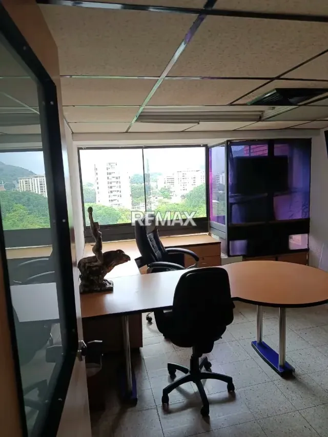 Ofrezco en Venta Oficina Torre Residencial Suite 123, Av. Bolivar Norte. V - 7