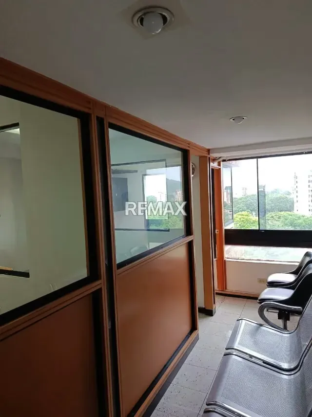 Ofrezco en Venta Oficina Torre Residencial Suite 123, Av. Bolivar Norte. V - 9
