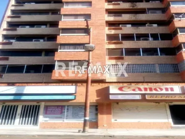 Ofrezco en Venta Oficina Torre Residencial Suite 123, Av. Bolivar Norte. V - 10