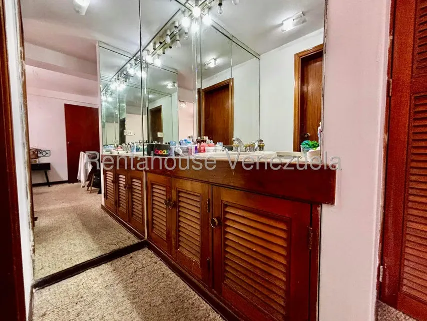 Casa (Multipes Niveles) en Venta en Colinas del Tamanaco, Distrito Metropolitano - 39