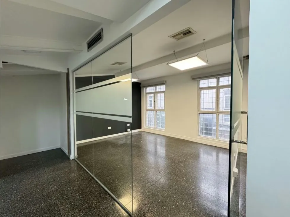 Se alquila oficina 158m2 Las Mercedes