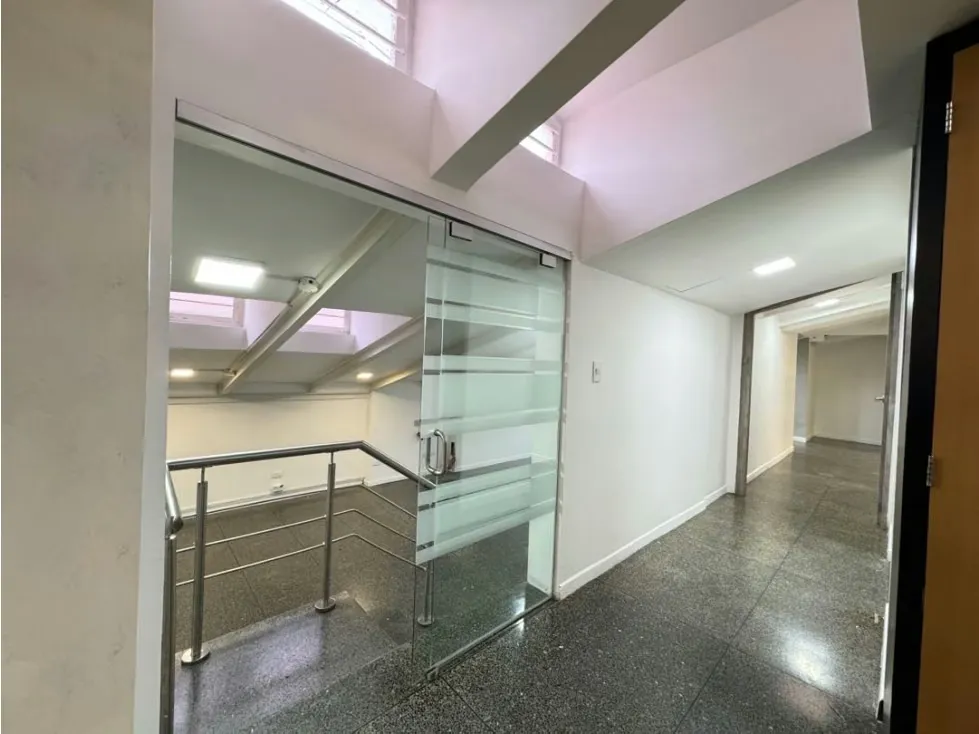 Se alquila oficina 158m2 Las Mercedes - 3