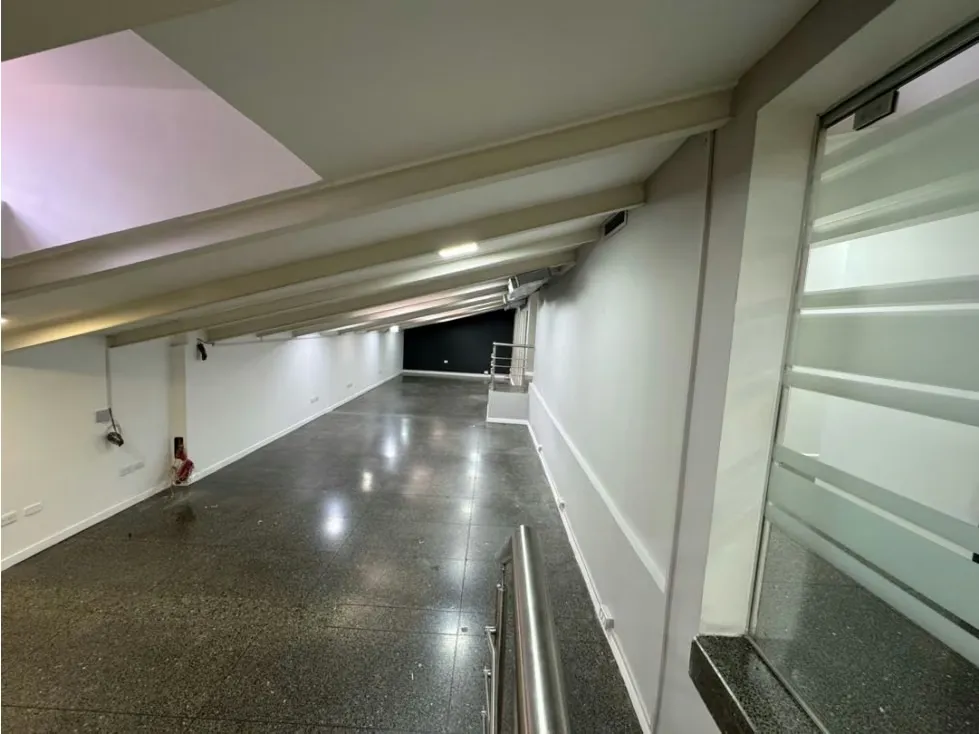 Se alquila oficina 158m2 Las Mercedes - 4