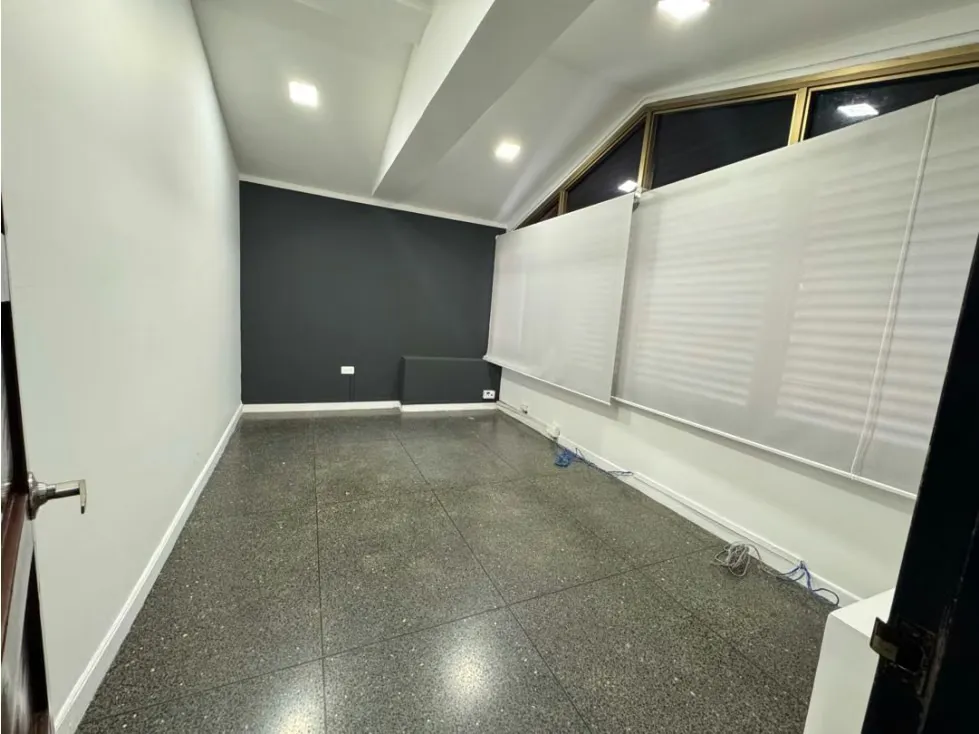 Se alquila oficina 158m2 Las Mercedes - 9
