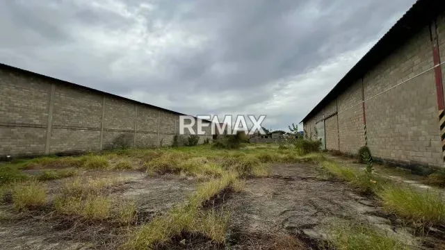 VENTA TERRENO Y COMPLEJO DE 3 GALPONES UBICADOS EN AV 50 VIA PERIJA - 2