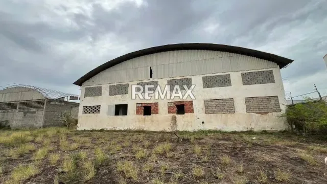 VENTA TERRENO Y COMPLEJO DE 3 GALPONES UBICADOS EN AV 50 VIA PERIJA - 4