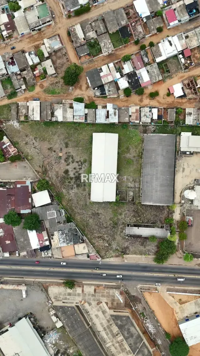 VENTA TERRENO Y COMPLEJO DE 3 GALPONES UBICADOS EN AV 50 VIA PERIJA - 7
