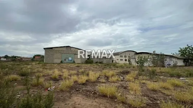 VENTA TERRENO Y COMPLEJO DE 3 GALPONES UBICADOS EN AV 50 VIA PERIJA - 10