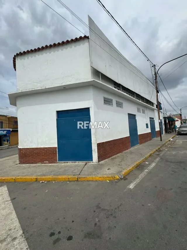Alquiler de esquina en la Av. Carabobo