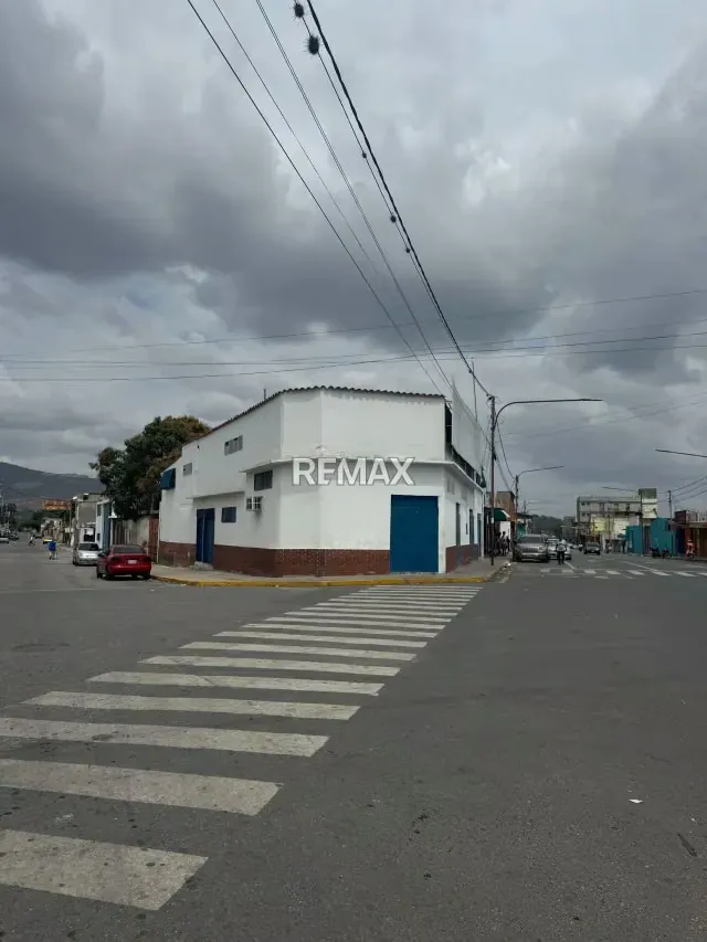 Alquiler de esquina en la Av. Carabobo - 7