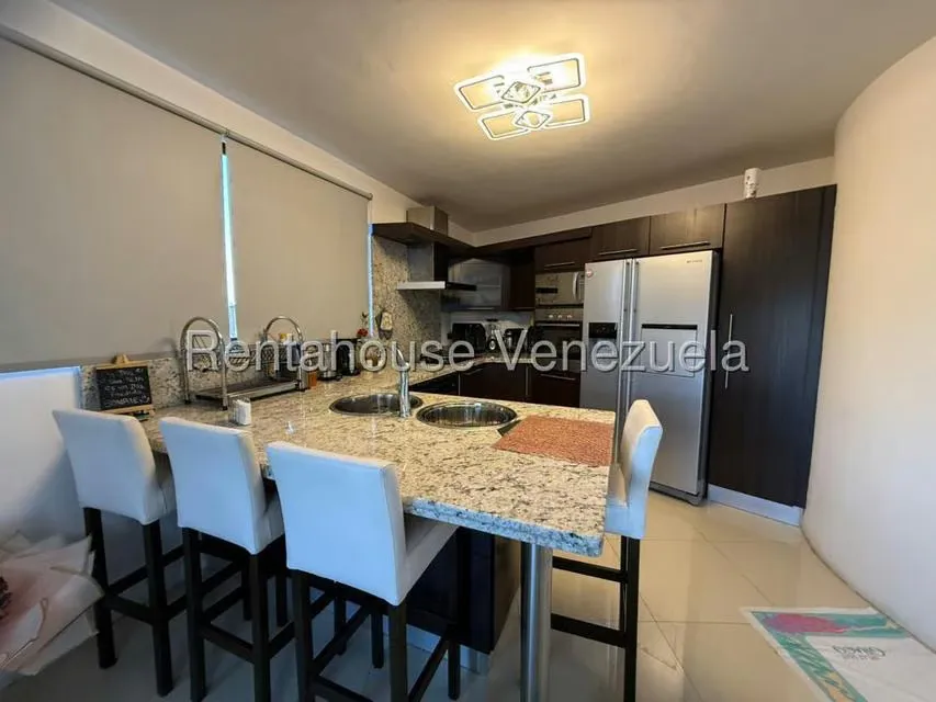 Apartamento (Duplex) en Venta en Valles de Camoruco, Carabobo - 4