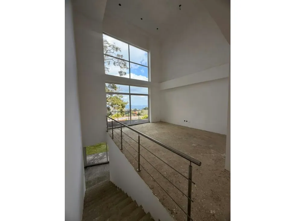 SE VENDE CASA EN ALTO HATILLO DE 750MTS - 4