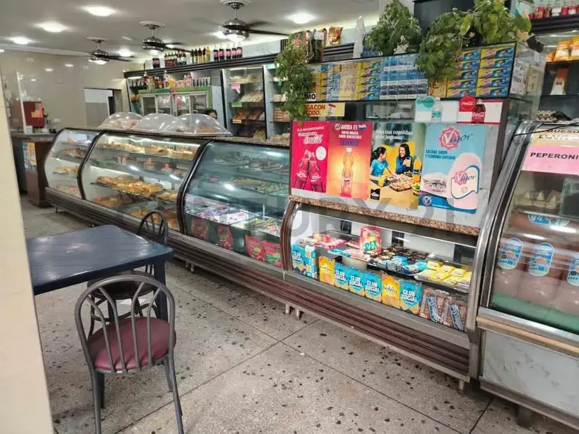 En Alquiler Local de Panaderia en sector La Candelaria