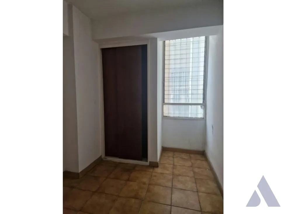 Se vende apartamento 100m2 La Urbina 4811 - 5