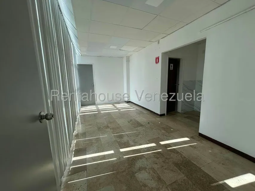 Oficina en Alquiler en Zona Este, Lara - 11