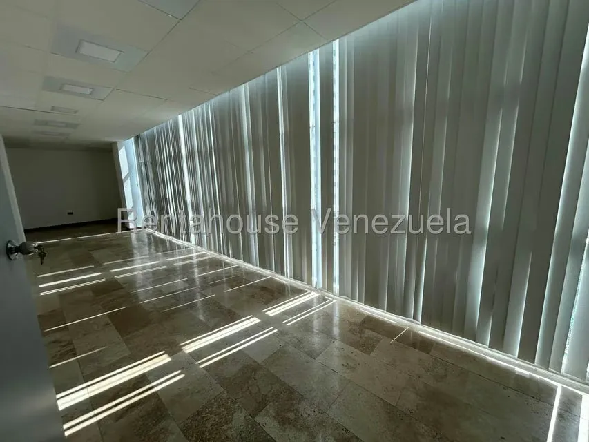 Oficina en Alquiler en Zona Este, Lara - 14